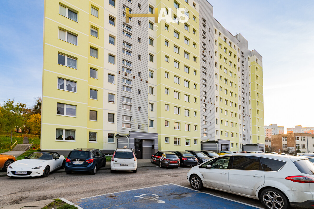 Elbląg DZIEŃ OTWARTY 08.11.2025r (SOBOTA)ELBLĄG, UL. ANDERSA ZAWADA  PARTER  5 POKOI, OSOBNA KUCHNIA