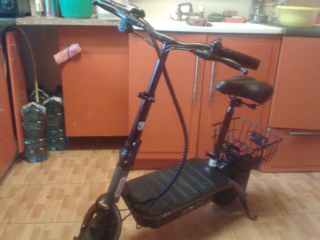 Elbląg Sprzedam hulajnogę z siodełkiem. Nie używana w pełni sprawna po prostu nowa, nie trafiony prezent.