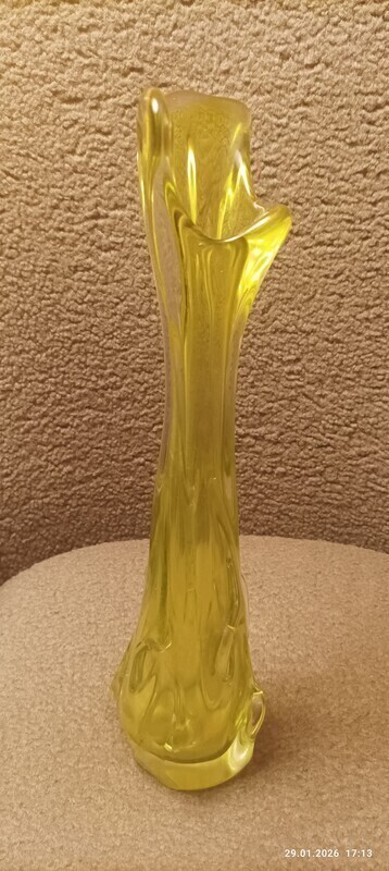 Elbląg Mam do sprzedania b. ładny kolekcjonerski wazon tzw. sękaczwyprodukowany ręcznie z barwionego szkła sodowego w