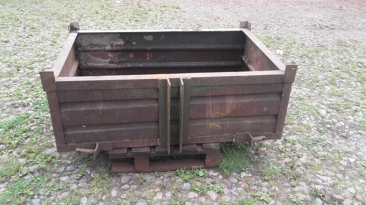 Elbląg witam mam do sprzedania zawieszana skrzynie transportowa na tył ciągnika skrzynia cała metalowa solindna