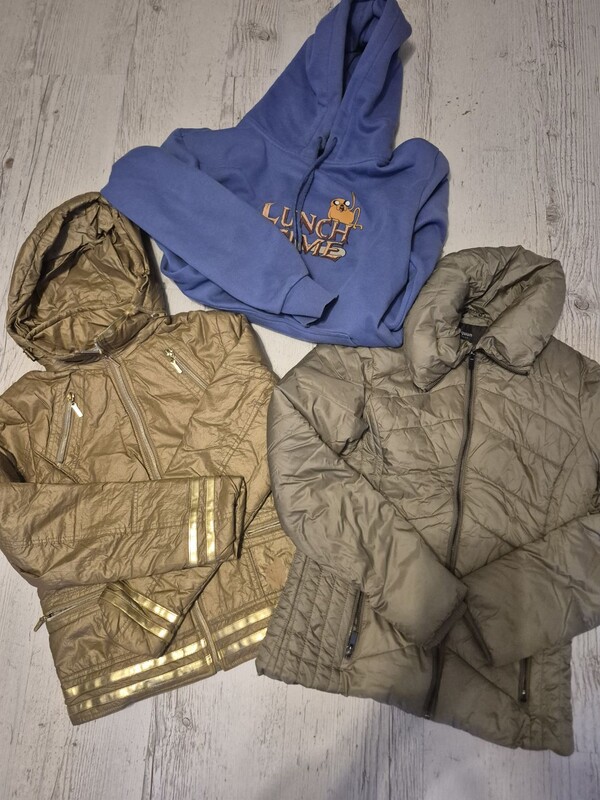 Elbląg Dwie kurtki szczupłe elegancie na wiosnę oraz bluza.
Normalne ślady użytkowania. W dobrym stanie.
Buty/