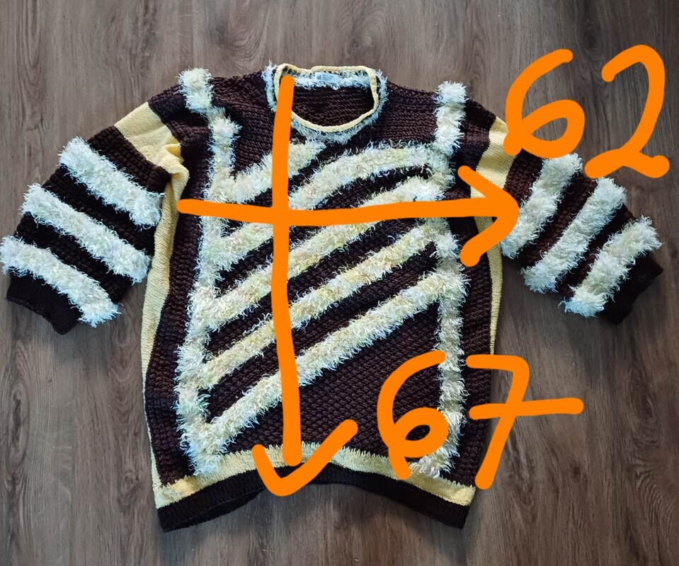 Elbląg Efektowny sweter rozmiar od 38 do 44,rękaw 3/4 stan idealny jak nowy, przedłużane boki