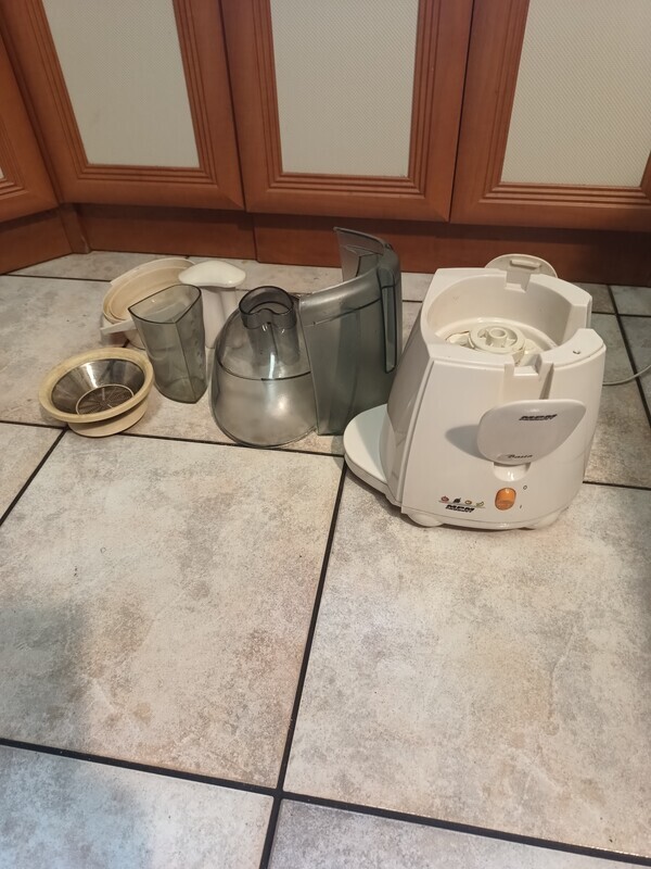 Elbląg Sokowirówka, oddam za 0,7 Ballantines, sprawna wykorzystana w trakcie choroby wzmocniona tarka specjalnie pod