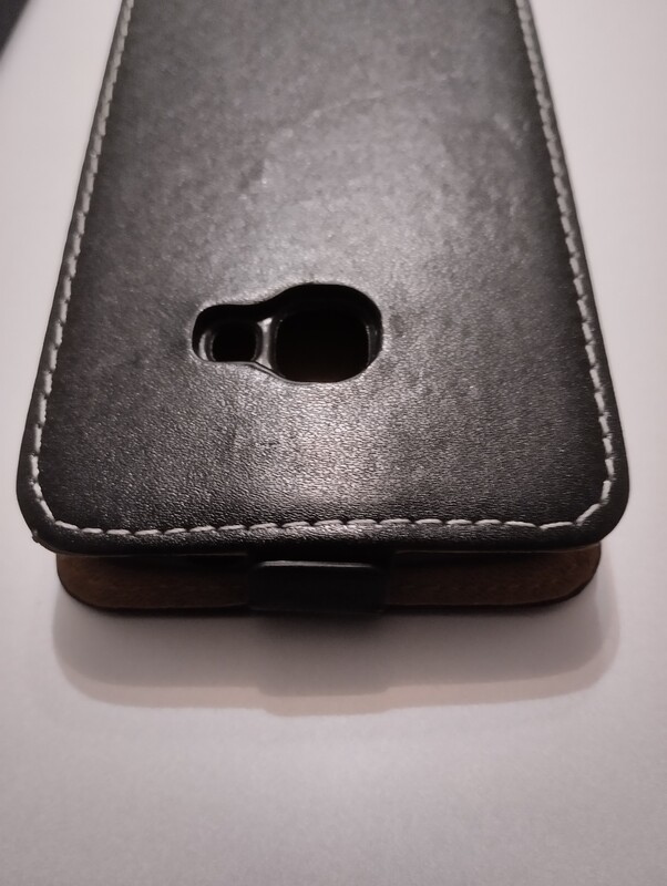 Elbląg Sprzedam skórzane etui na telefon - rozmiar 15x8cm. zamykane na magnes. Jeżeli dobrze pamiętam to pasuje do UMI