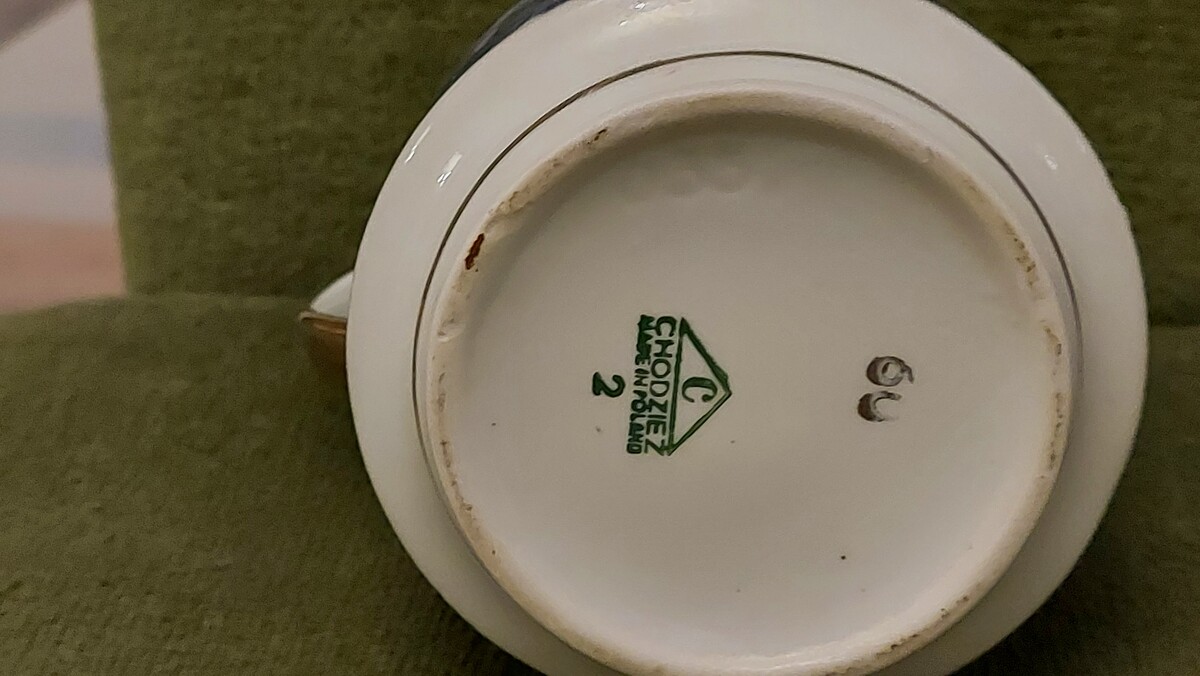 Elbląg CHODZIEZ Porcelanowy dzbanek stan bardzo dobry, sygnowany