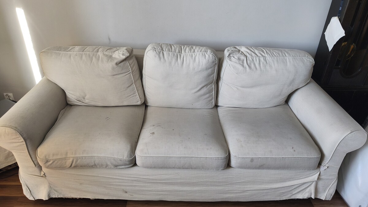 Elbląg Oddam 3-osobową sofe z funkcją spania i pojemnikiem na pościel. Pokrowiec sofy do wymiany. 
Odbiór osobisty.