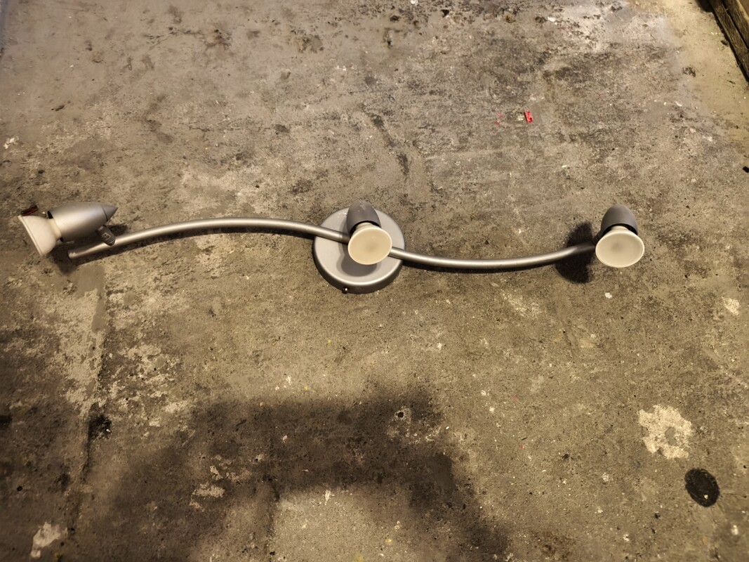 Elbląg Oddam za darmo lampy jak na zdjęciach. Drzwi -80,szafka wisząca 40 x 68- jak na zdjęciach. Możliwe odbiór