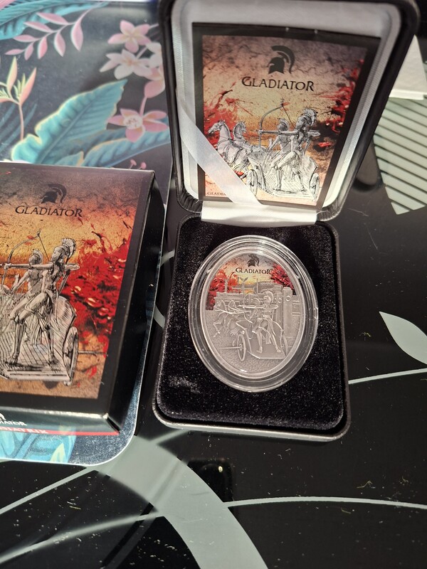 Elbląg Sprzedam piękna monetę inwestycyjną 1oz Ag. 999 Gladiator z 2013 r. Stan monety ideał; ani jednej ryski. W