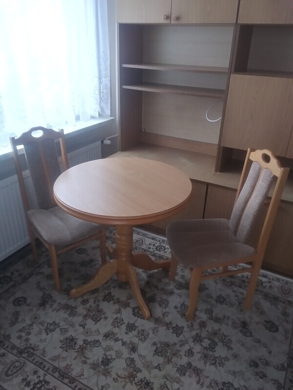 Elbląg Okrągły stolik z 2 krzesłami
Kanapa rozkładana 175x120cm stan idealny
Sofa amerykańska 195x112 cm