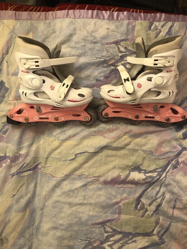 Elbląg Sprzedam używane rolki w stanie dobrym. Rozmiar S(30-33) Noszą nie wielki ślady użytkowania. Wszystko działa