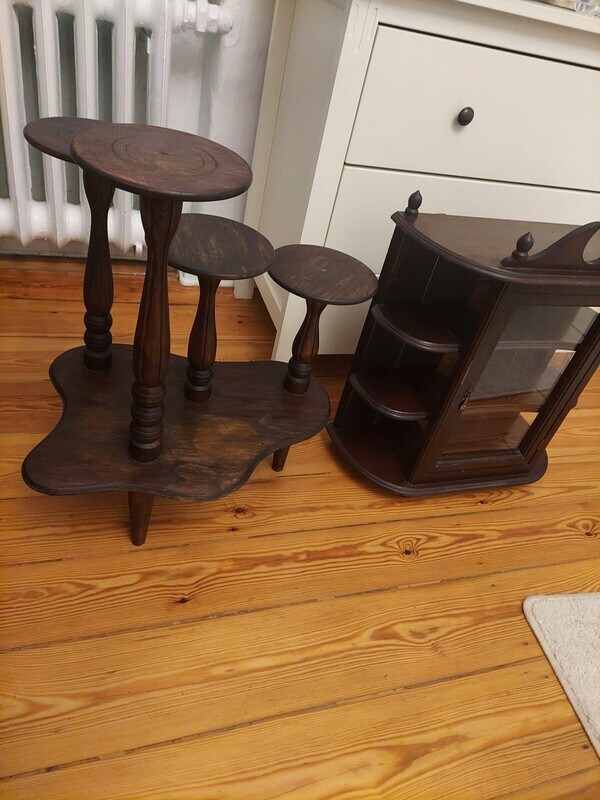 Elbląg Kwietnik retro
Krzesla
Szafka retro oszklona
Fotel unikalny
Lustro z OKIENNICAMI
Stolik