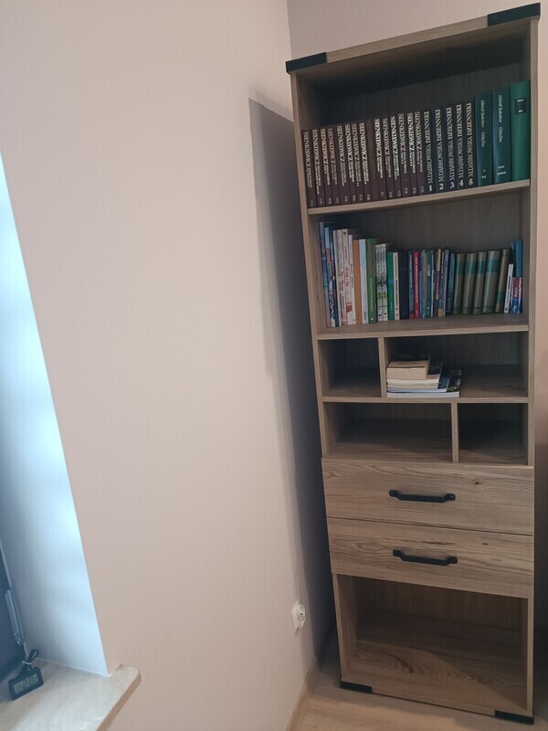 Elbląg Sprzedam regał z Black Red white stan nowy