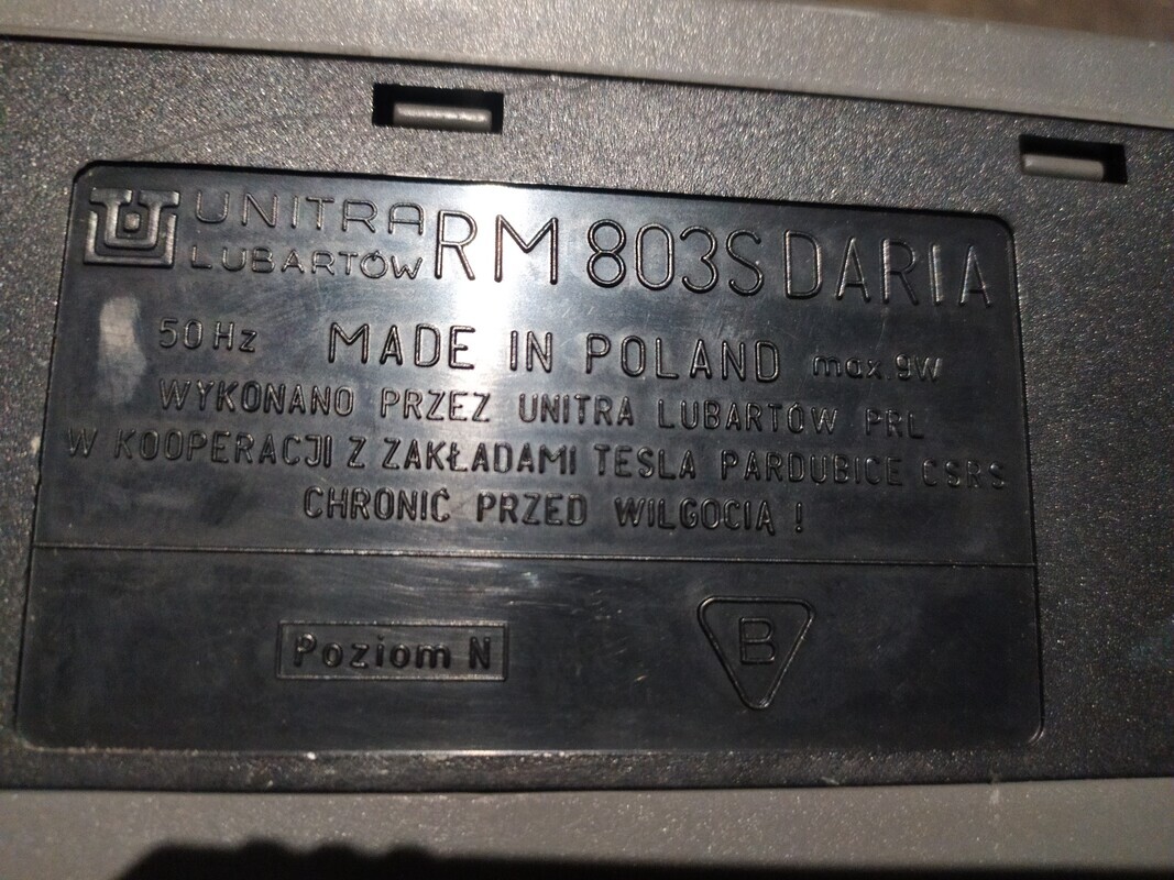 Elbląg Sprzedam radio widoczne na zdjęciu. Radio zachowane idealnie antena cała kabel oryginalny ale jedyny problem to