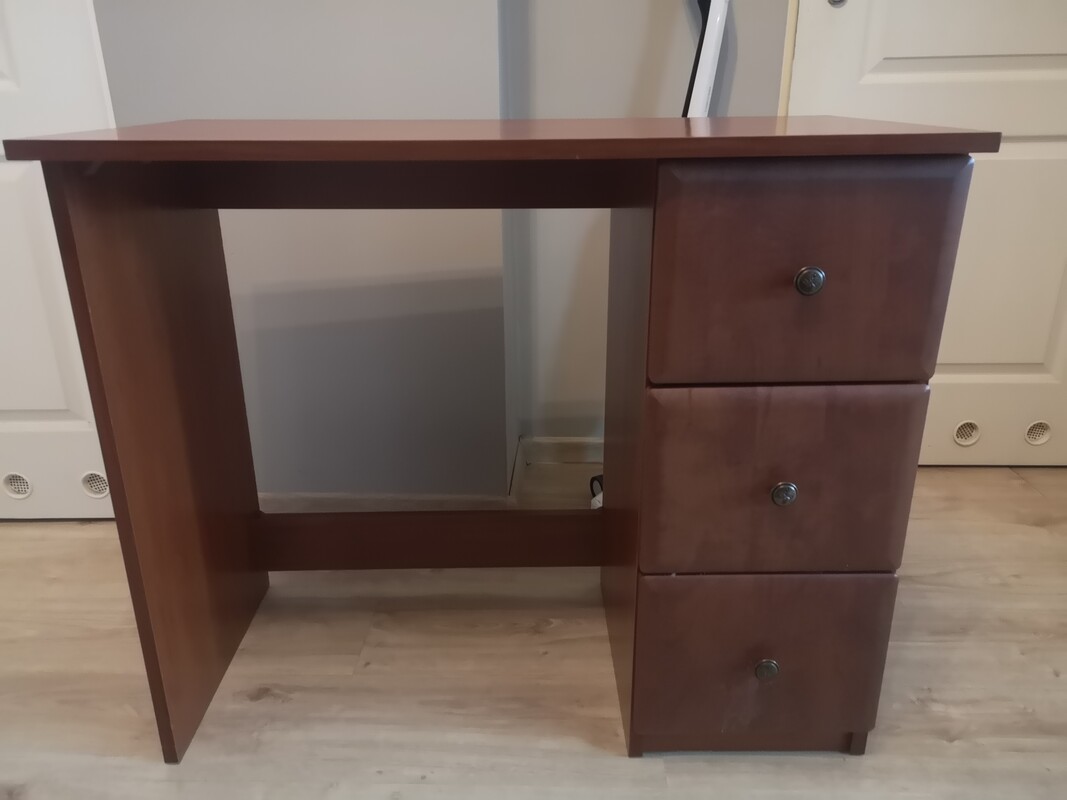 Elbląg Sprzedam biurko. Długość 90 cm. Stan bardzo dobry