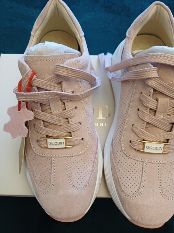 Elbląg SPRZEDAM nowe obuwie sportowe marki GOODIN, rozmiar 36,długość wkładki 23,8.SKÓRZANE,