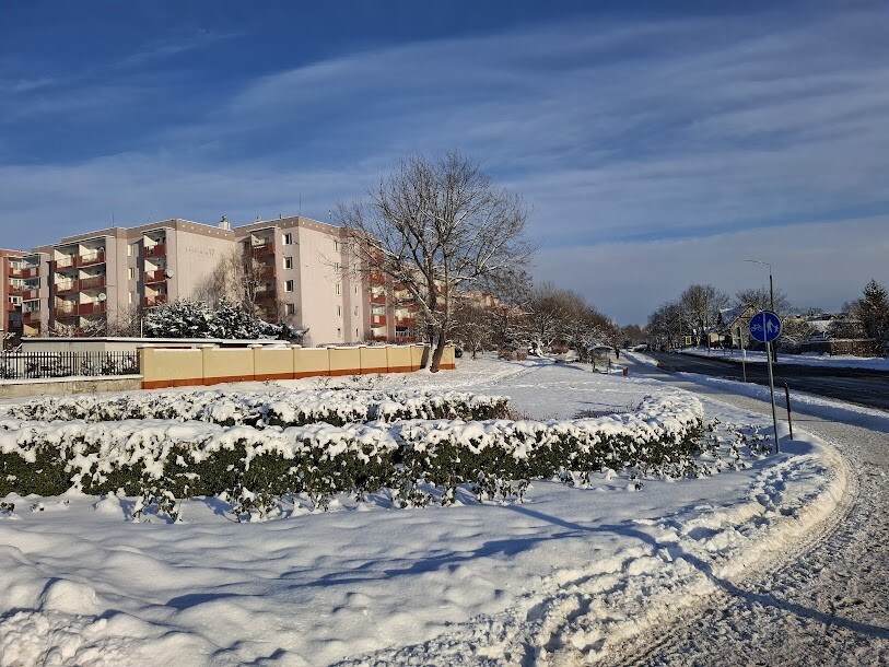 Elbląg Przestronne mieszkanie 4- pokojowewłasnościoweo powierzchni 69m kw. z dużym balkonemi dużą piwnicąCO i CW z