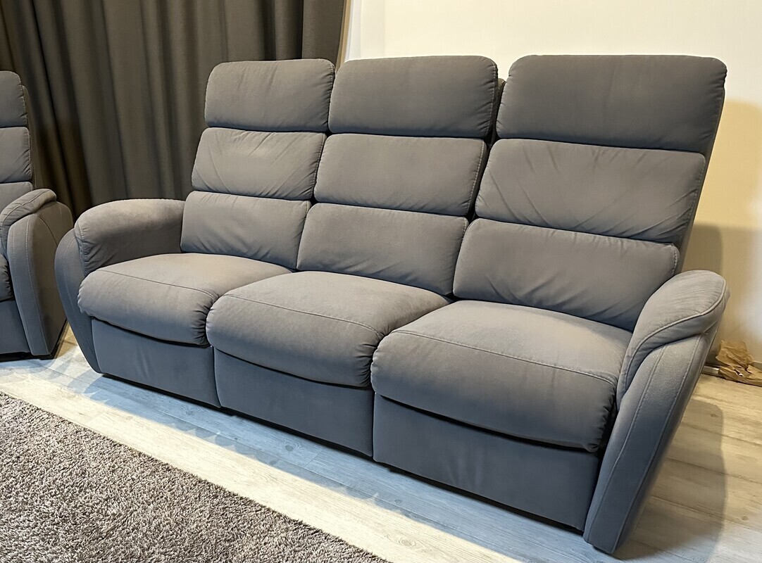 Elbląg Nowoczesna, komfortowa sofa trzyosobowa. Idealna do salonu lub pokoju dziennego. 
Stan bardzo dobry. 
sofa