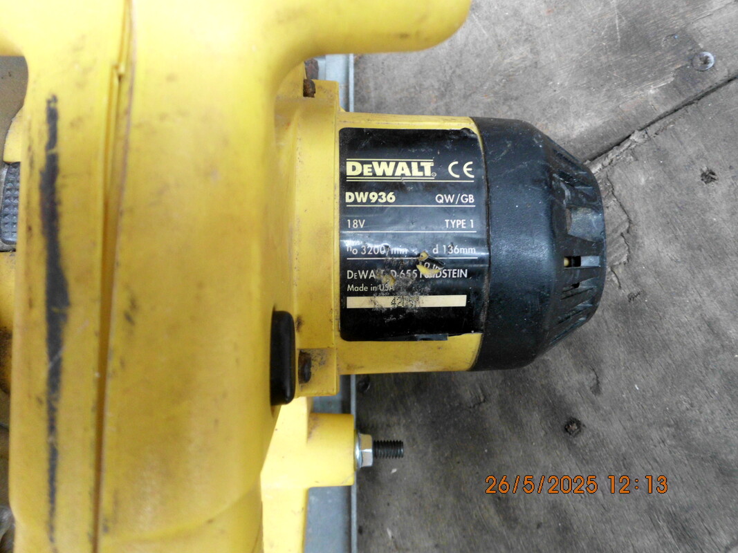 Elbląg DeWalt DW936 piła tarczowa DEWALT DW 936 piłatarczowa sprawna, bateria do regeneracji Do piły można dokupić