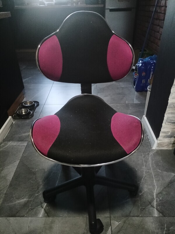 Elbląg Sprzedam krzesło biurkowe.