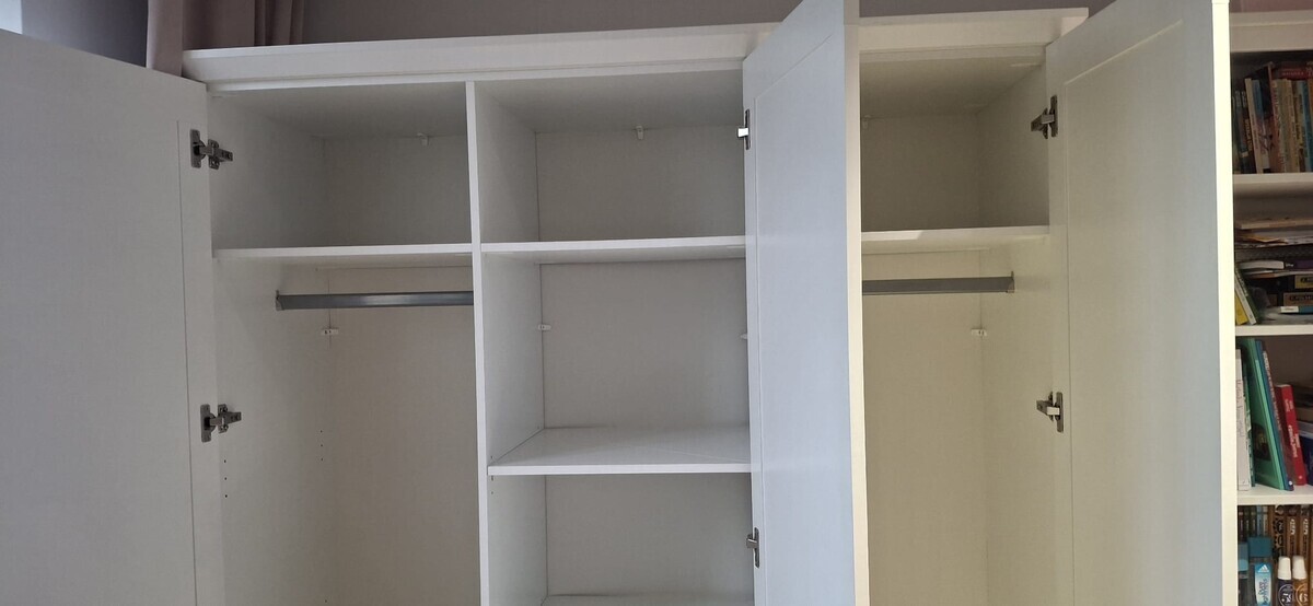 Elbląg oddam za darmo szafe jak na zdjeciu. wysoka na ok 185 dluga na 155,stan b. dobry. mebel dosc duzy