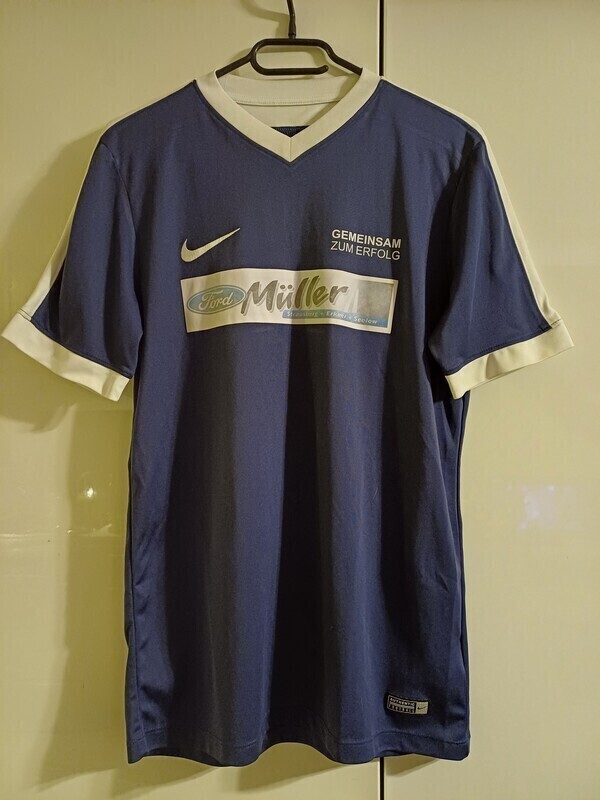 Elbląg Koszulka piłkarska NIKE rozmiar na 165 cm stan idealny