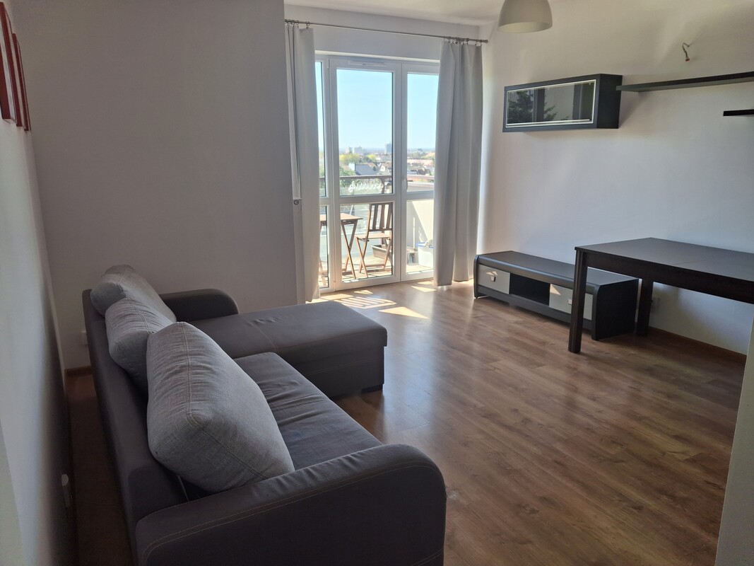 Elbląg Wynajme mieszkanie na ul Broniewskieko 47.
Mieszkanie o pow. 42.Sklada sie z salonu z aneksem kuchennym,