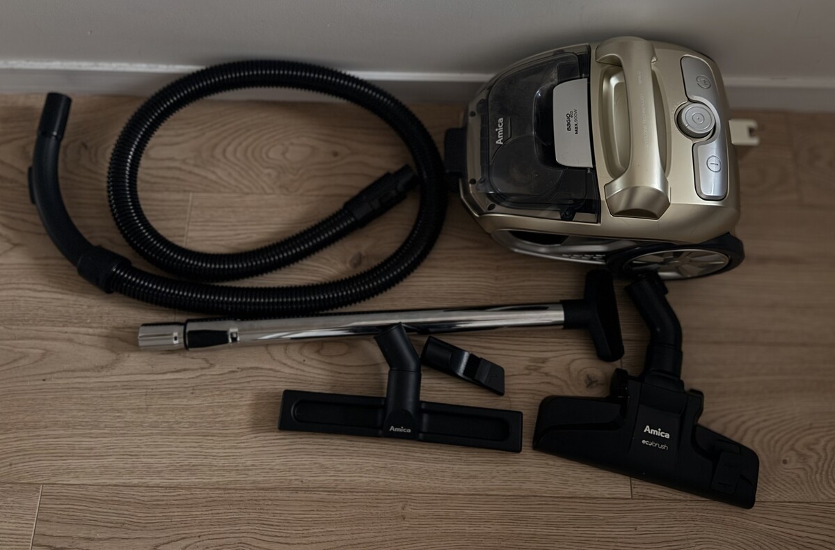 Elbląg Sprzedam odkurzacz  Amica Bagio Eco VM 3045 używany. Doskonałe narzędzie do utrzymania czystości w domu. Łatwy