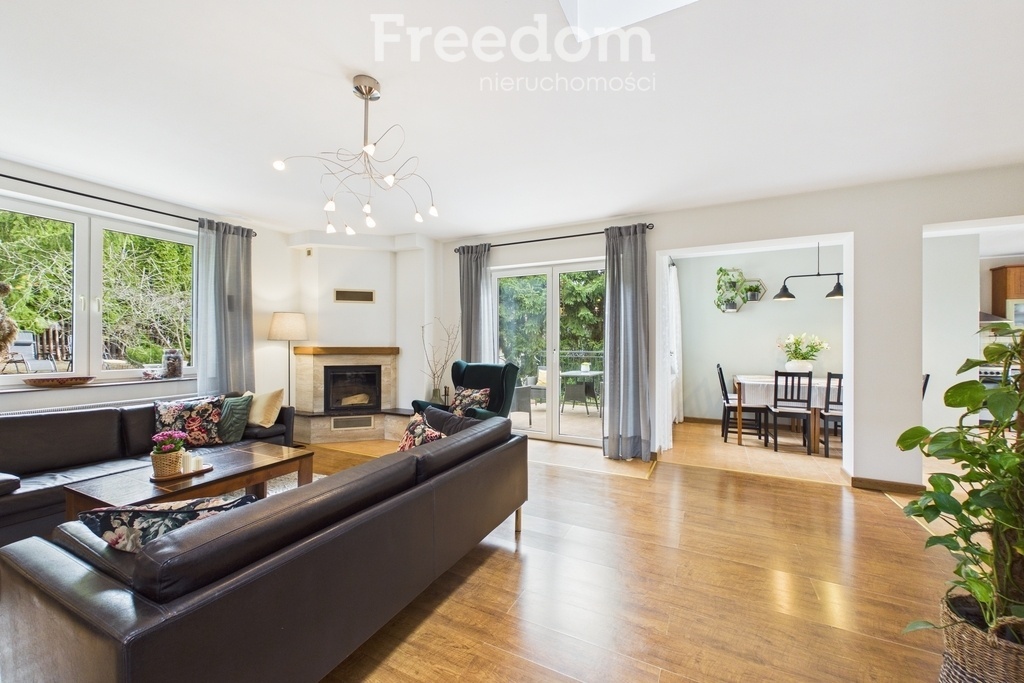 Elbląg FREEDOM NIERUCHOMOŚCISprzedam dom - Elbląg. Z przyjemnością prezentuję ofertę sprzedaży bardzo