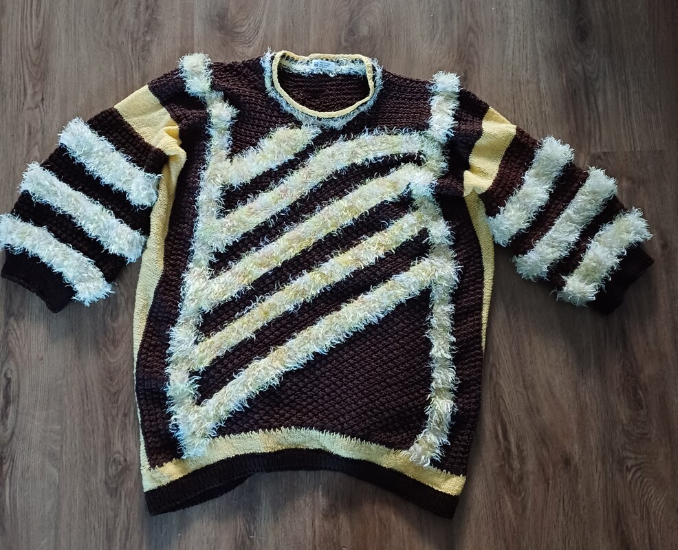 Elbląg Efektowny sweter rozmiar od 38 do 44,rękaw 3/4 stan idealny jak nowy, przedłużane boki