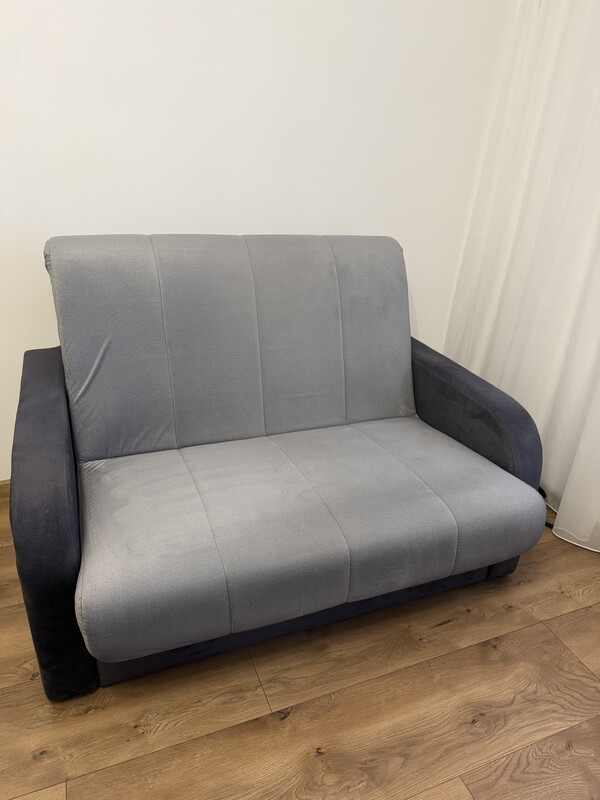 Elbląg Sprzedam wygodną, kanapę rozkładaną w kolorze jasnoszarym z ciemnymi podłokietnikami
Funkcja spania
Pojemnik na