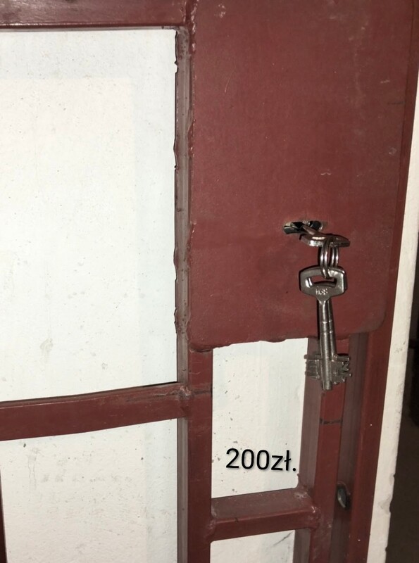 Elbląg Krata do piwnicy, jako dodatkowe zabezpieczenie drzwi, wzmocniona z ościeżnicą, zamykana na klucz. Wymiar kraty
