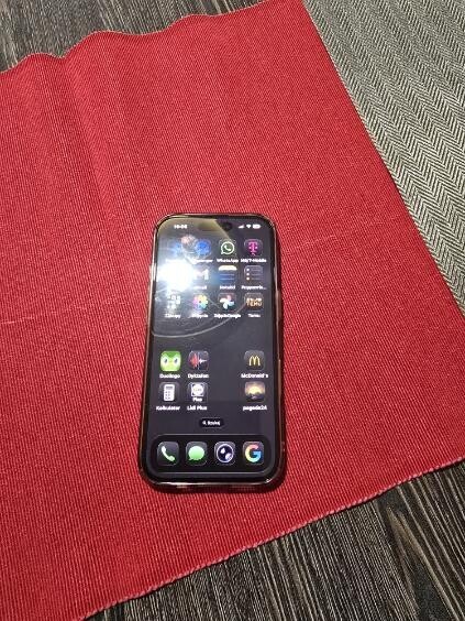 Elbląg Witam mam na sprzedaż iPhone’a 16 256 GB pamięci bateria 91 procent telefon w idealnym stanie cały czas folia