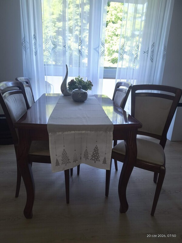 Elbląg Meble Klasyczne do sprzedania cena do negocjacji jest możliwość kupna osobno lub komplet
Stół + 6