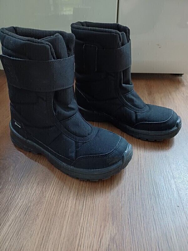 Elbląg Kozaki śniegowce Quechua rozmiar 35 długość wkładki ok 22 cm stan idealny kolor czarny model uniwersalny dla