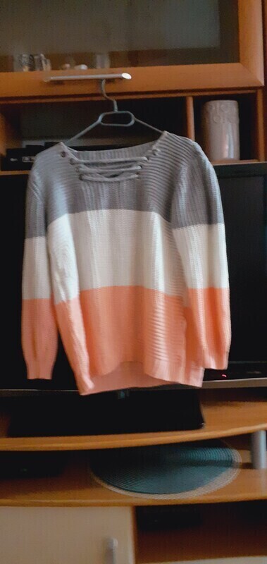 Elbląg Oddam odzież damską za owoce. .. .kontakt SMS. .. .. .ciuszków jest więcej niż widać na zdjęciach