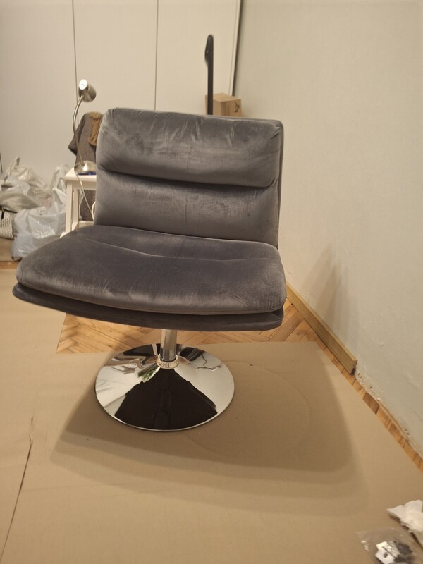 Elbląg Sprzedam krzesło obrotowe, kolor szary, materiał plusz - aksamit, krzesło cały czas było przykryte pokrowcem