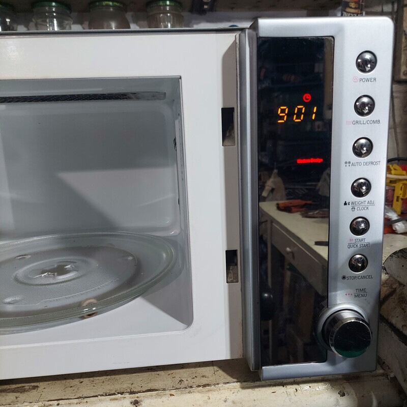 Elbląg Sprzedam kuchenkę mikrofalową Zelmer 29z010 sprawna, używana. Nowa kosztuje 340 - 375 zł. Cena 50% 170,0zł