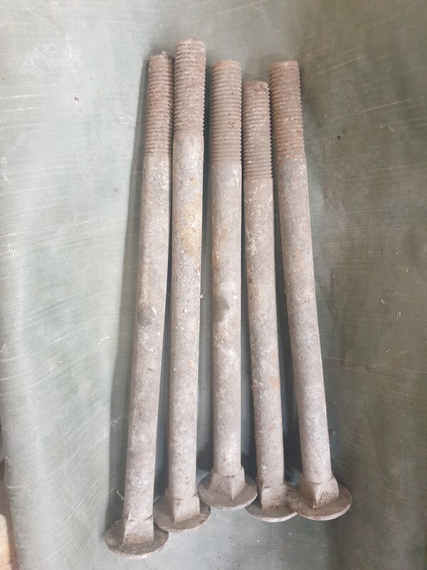 Elbląg Sprzedam śruby zamkowe fi 20 długość 2 szt 320 i 2 szt. 350.Cena za sztukę