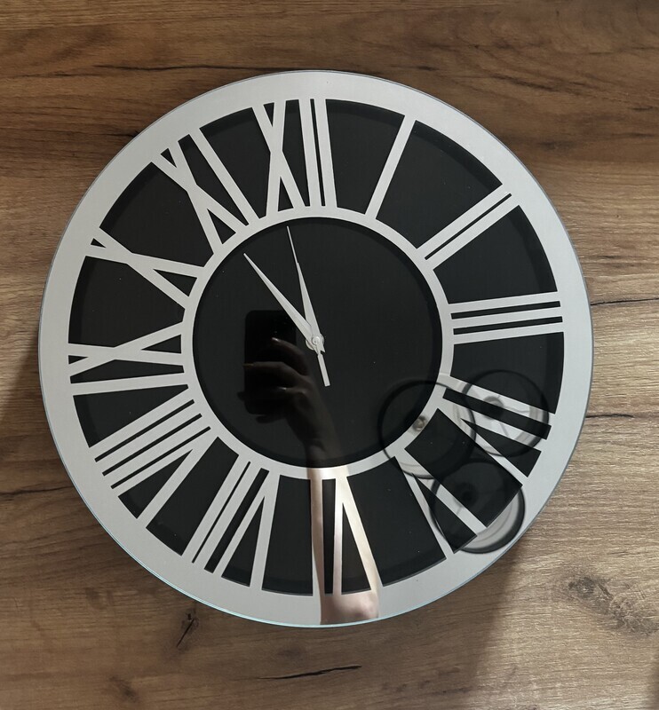 Elbląg Sprzedam zegar do powieszenia na ścianie na baterie ok. 40 cm średnicy