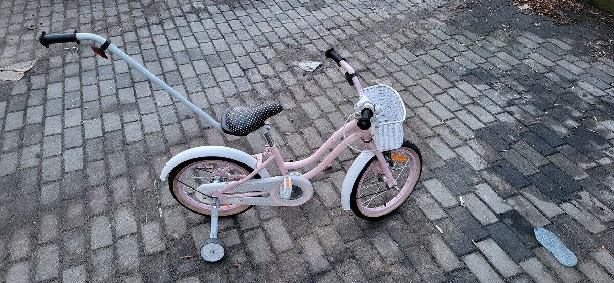 Elbląg Sprzedam rowerek dziecięcy dla dziewczynki w bardzo dobrym stanie.