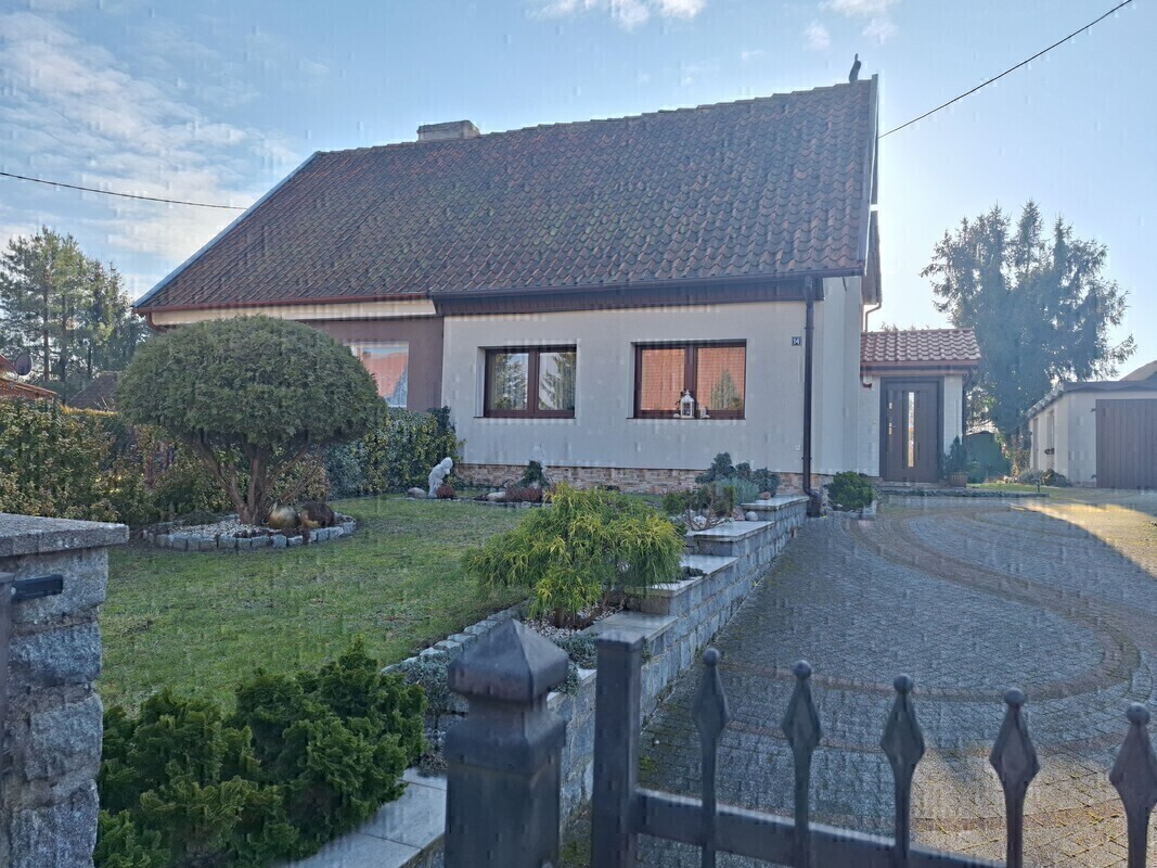 Elbląg Sprzedam dom w zabudowie bliźniaczej z dwoma garażami położony w Tolkmicku. Powierzchnia działki