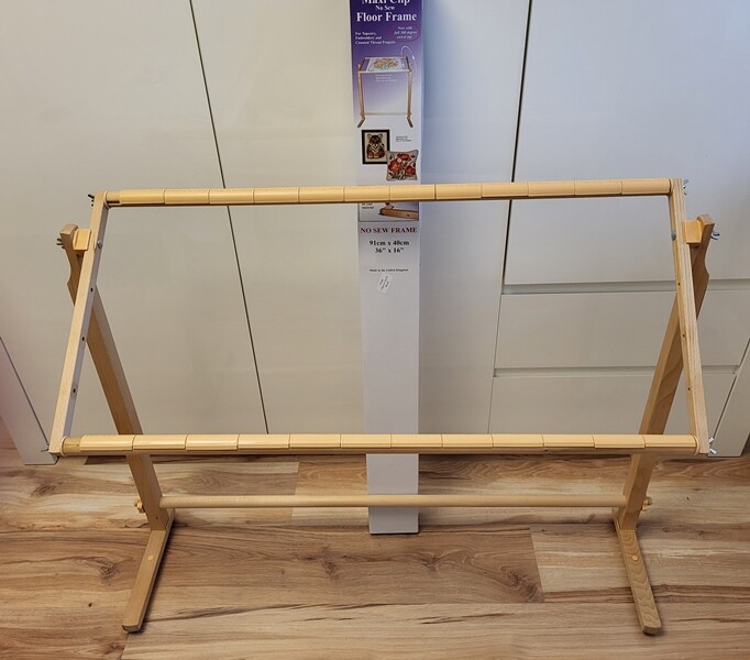 Elbląg Sprzedam duży stojak do haftu z ramą o wymiarach 91cm x 41cm. Stojak kupiony w sklepie Hobby studio. Stojak