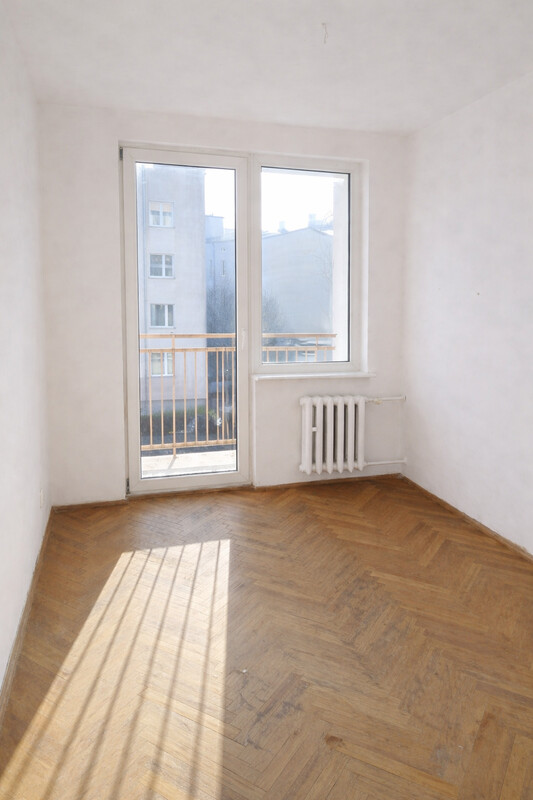 Elbląg 3 pokoje pełne światła z jasnym salonem i balkonem – idealne na wspólny czas i spotkania. To mieszkanie