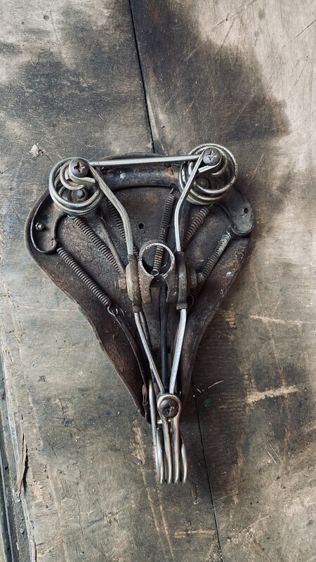 Elbląg Stare siodełko rowerowe
Skórzane, sprężynowe. Stan jak na foto