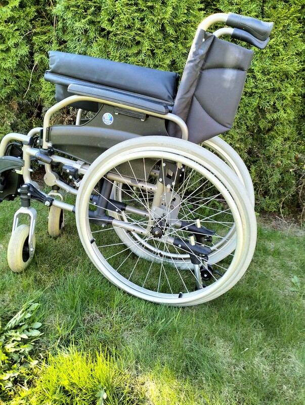 Elbląg Dywan  2/3 szaro - biały   cena  80 zł 
Dywan brązowy 230 / 160  włochaty. 80 zł 
Wózek inwalidzki    200 zł