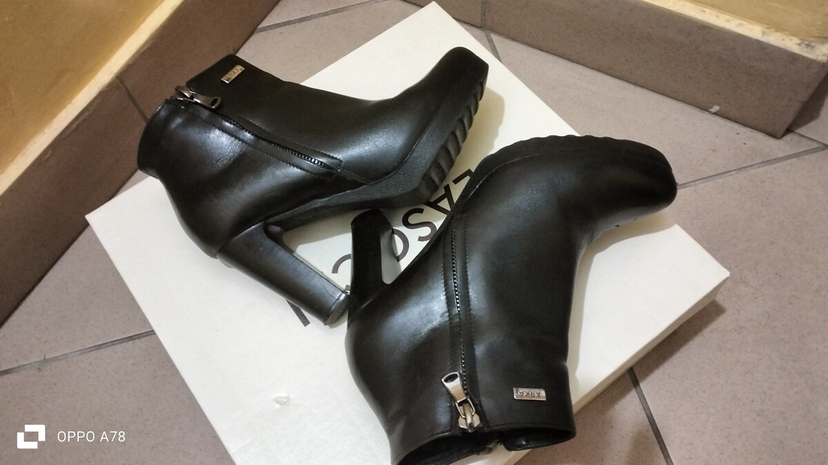 Elbląg Sprzedam dwie pary butów skórzane w bardzo dobrym stanie po 35 zł za pare Rozmiar butów 36