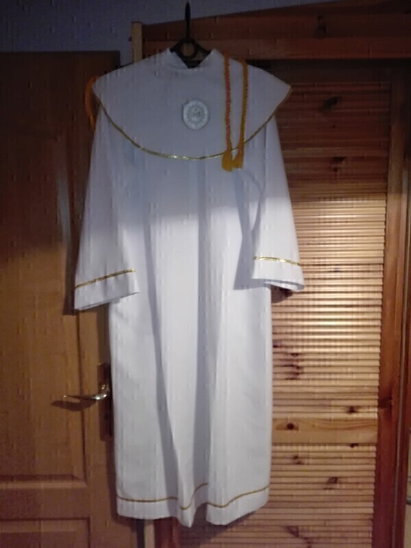 Elbląg Sprzedam albę ze złotymi lamówkami.
Cena do negocjacji.