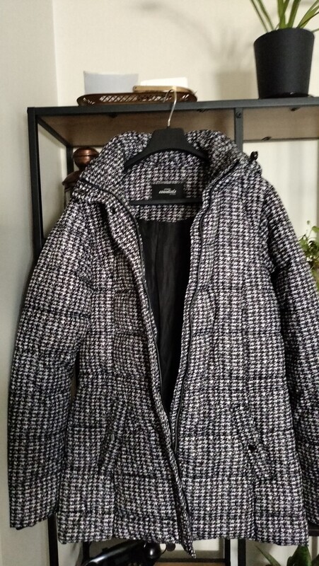 Elbląg KURTKA DZIEWCZĘCA Z ODPINANYM KAPTUREM ŚCIAGACZE PRZY RĘKAWACH. ŚCIAGACZ W PASIE FIRMA TCHIBO ROZ. S/M / 158