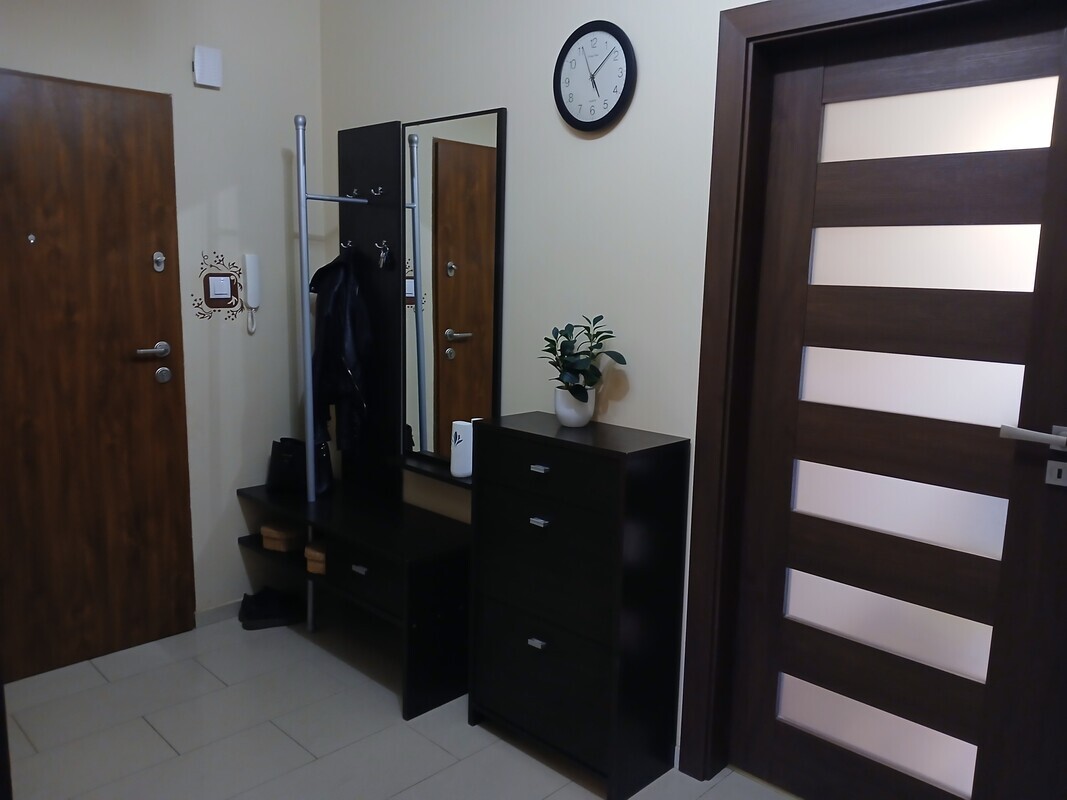 Elbląg Sprzedam mieszkanie trzypokojowe (2 pokoje + salon z aneksem kuchennym oraz balkon), w Elblągu przy Alei