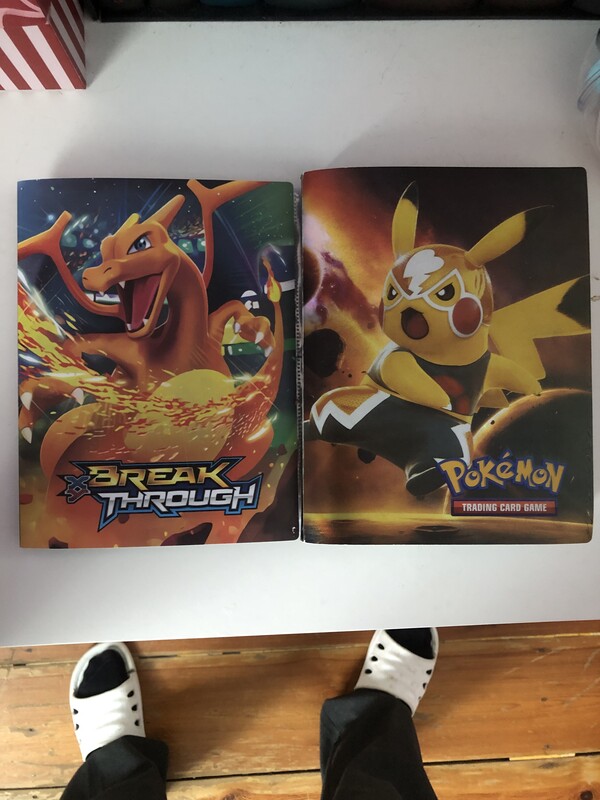 Elbląg Sprzedam osobistą kolekcję kart pokemon, w dwóch ładnych segregatorach. W kolekcji dużo unikatów, w tym spora